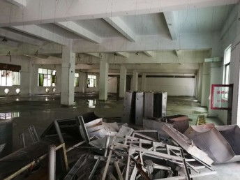 大浪华荣路旁1200平方米厂房出租，可分租，适合各类企业需求